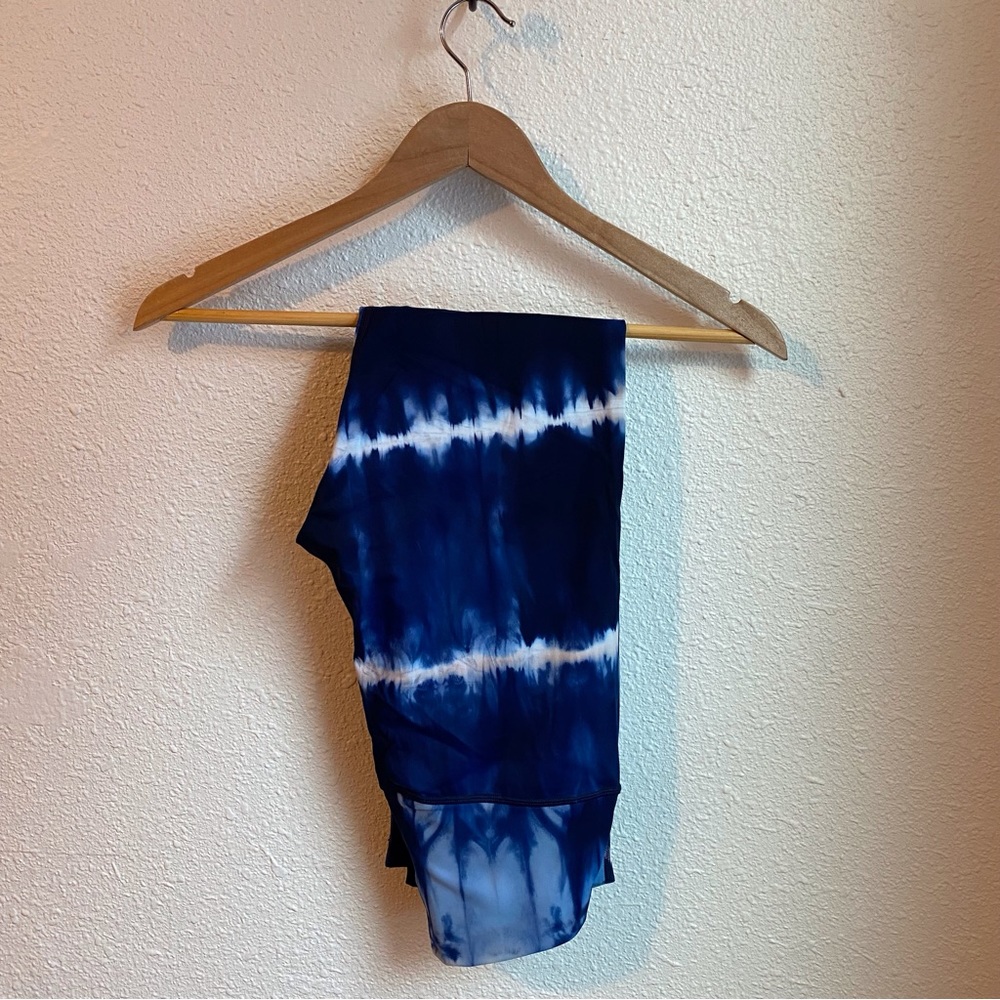 ZYIA Chrysalis Streamline Tie Dye Leggings Sz 6-8 Blue and White NWT